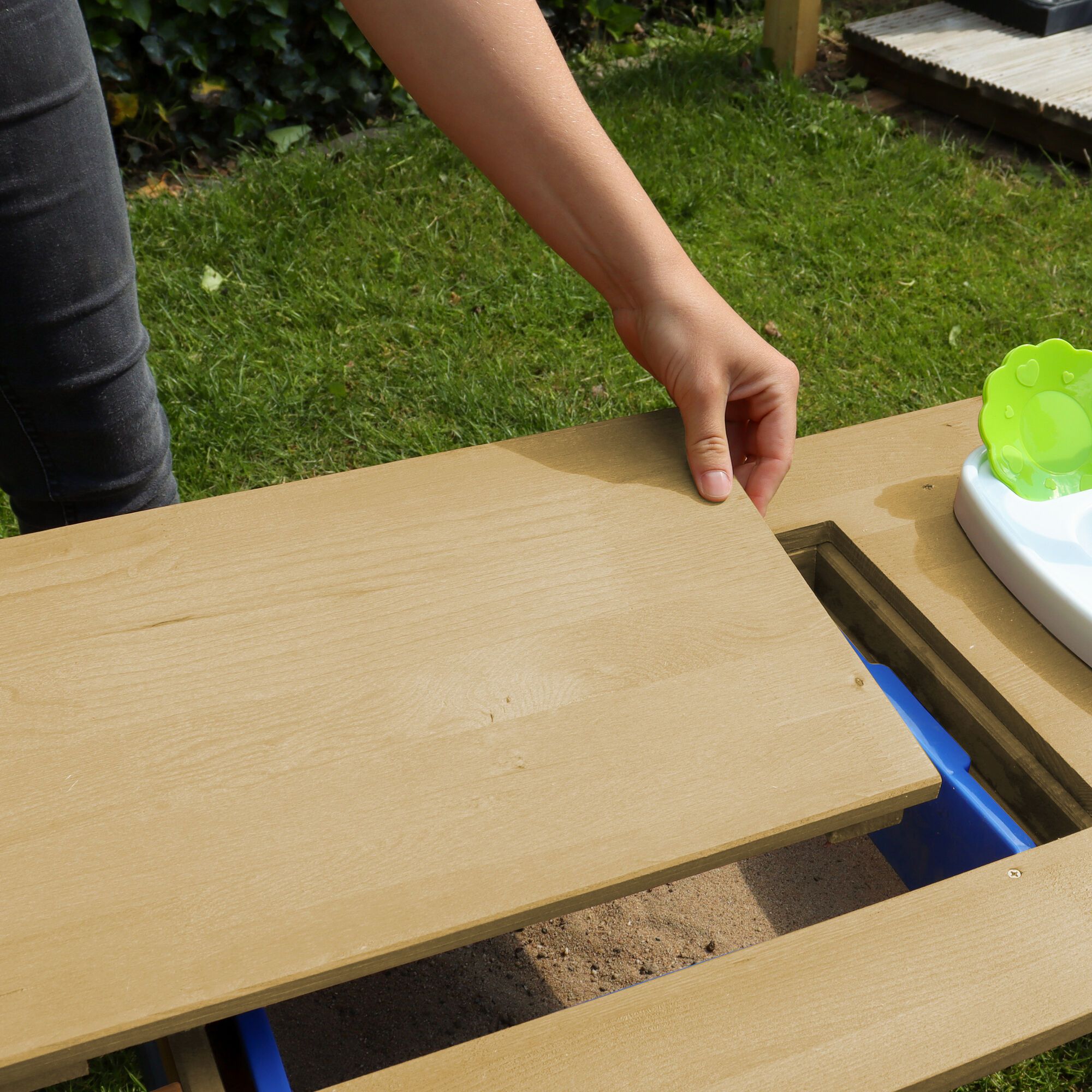 AXI Emily Sand & Water Picnic Table with Play Kitchen Sink Brown