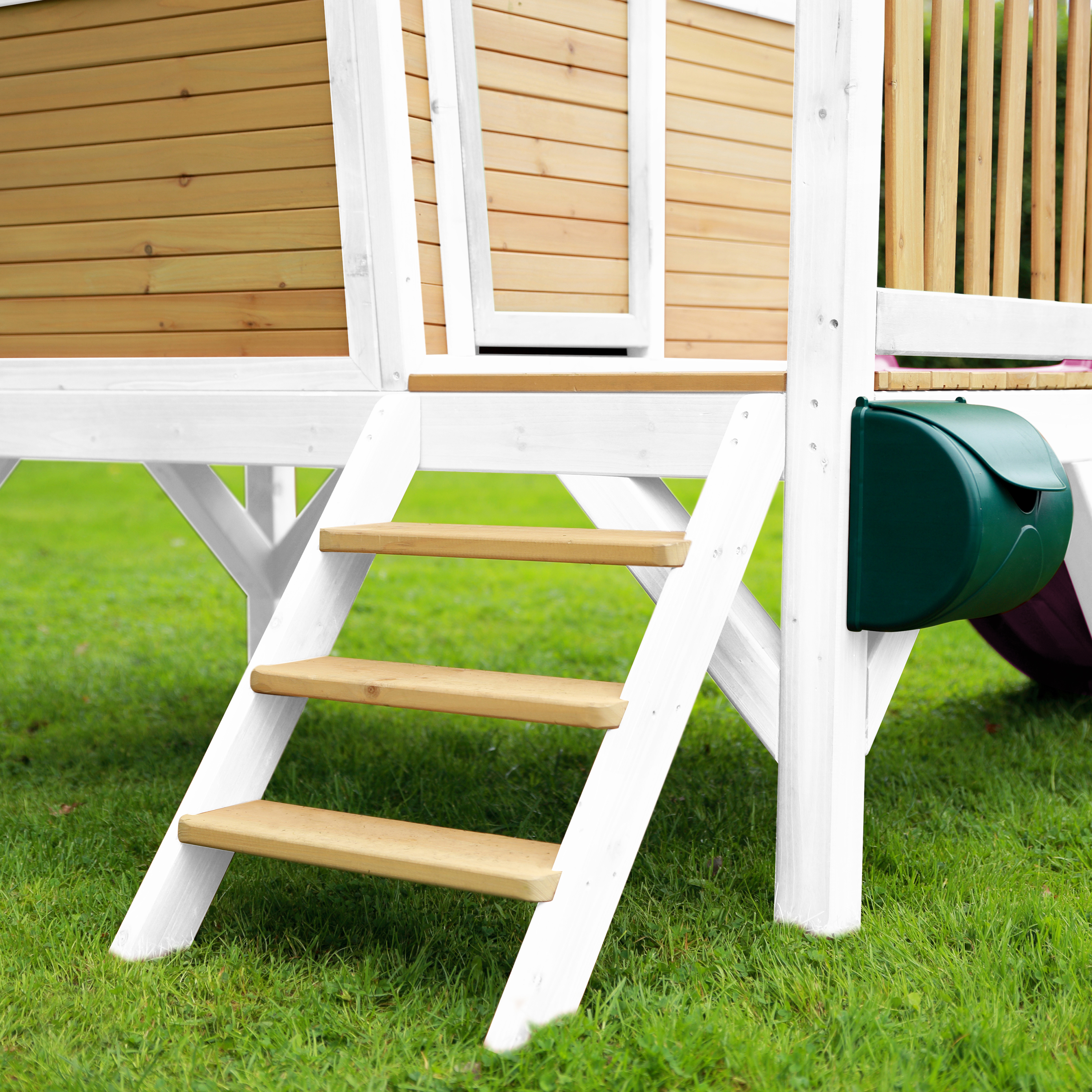 AXI Robin Playhouse Brown/White - Purple Slide