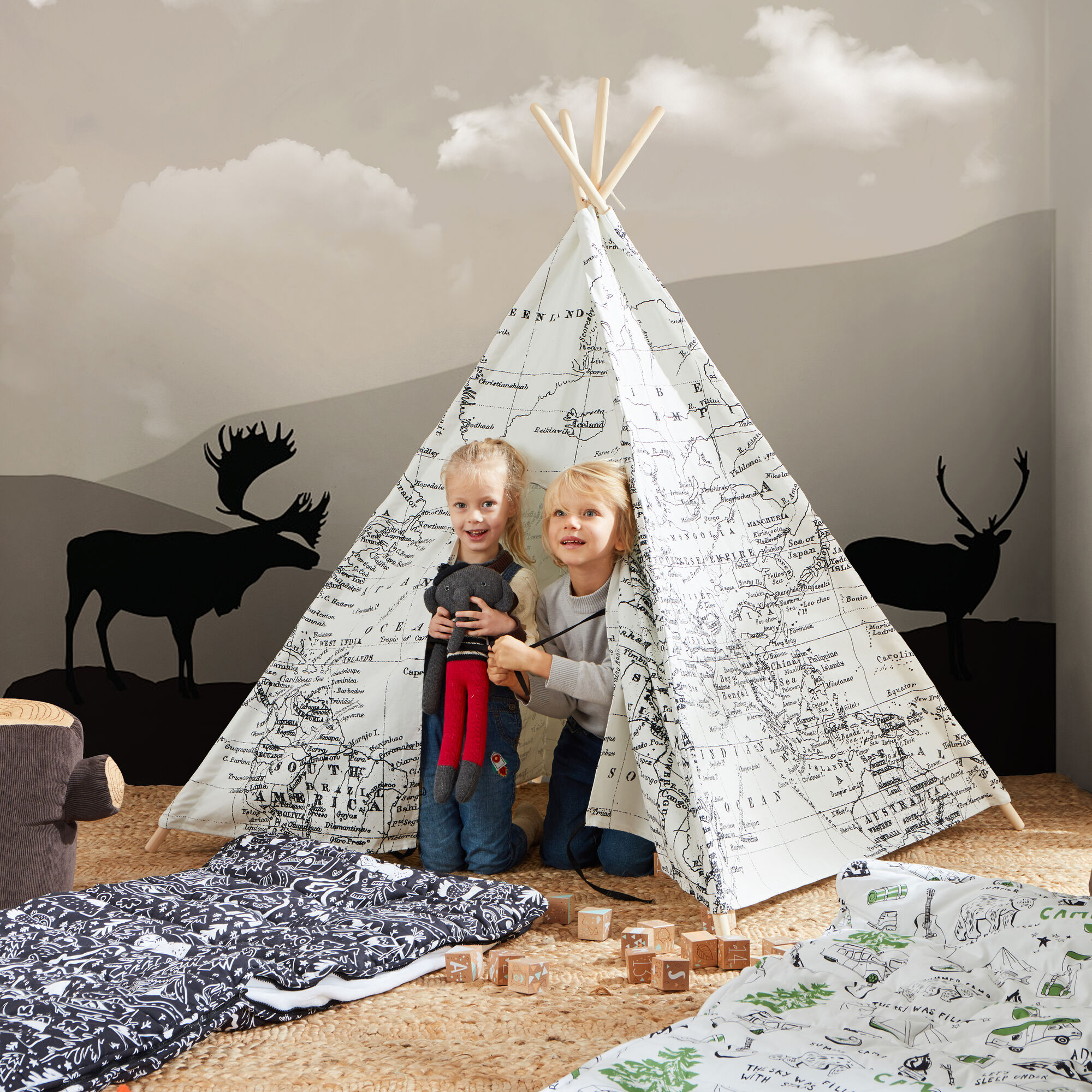 Sunny World Map Teepee Tent - Black/White