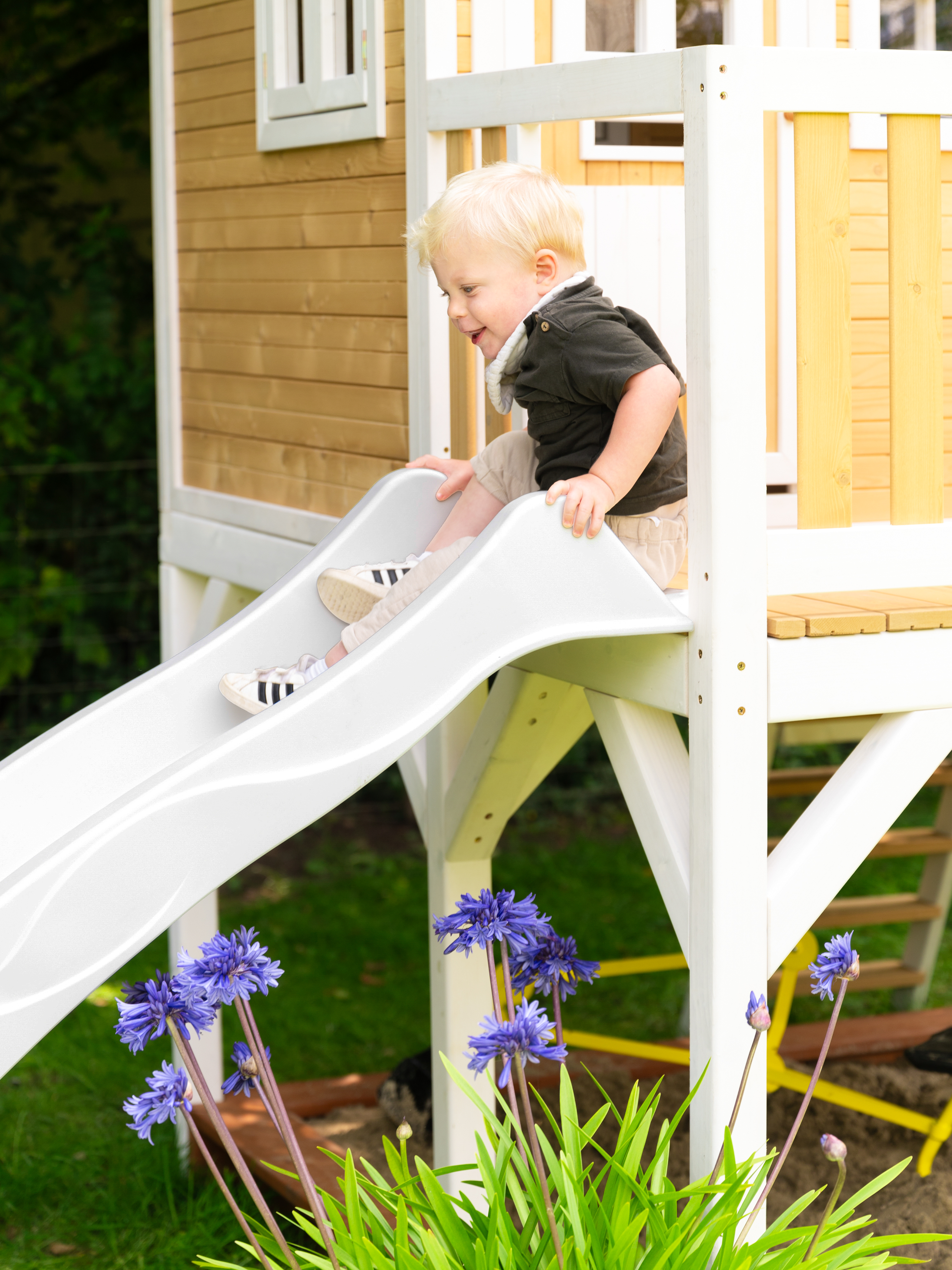 AXI Liam Playhouse with Double Swing Set Brown/White - White Slide