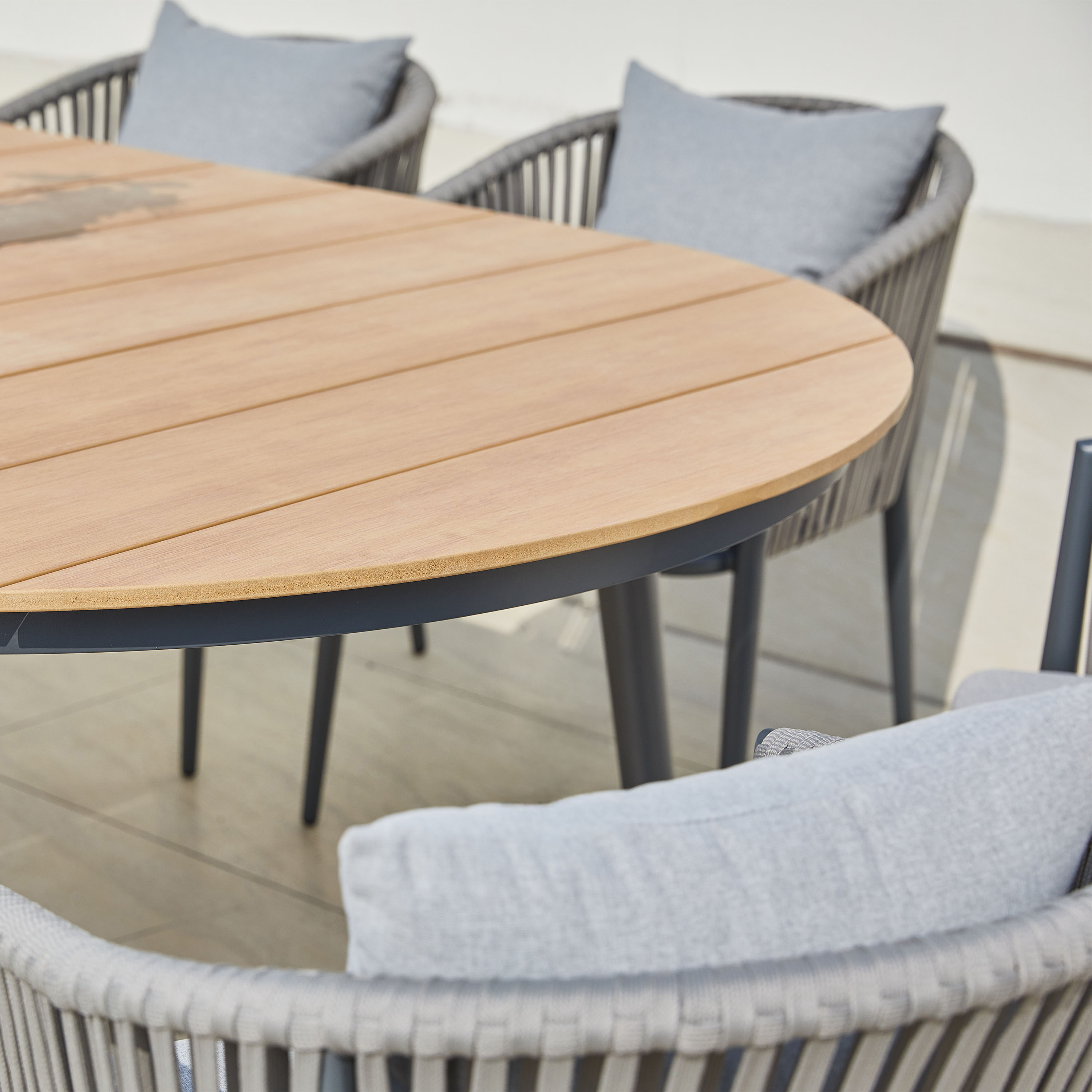 AXI Chay Garden Set with 8 Chairs – Antraciet with Polywood in Wood Effect