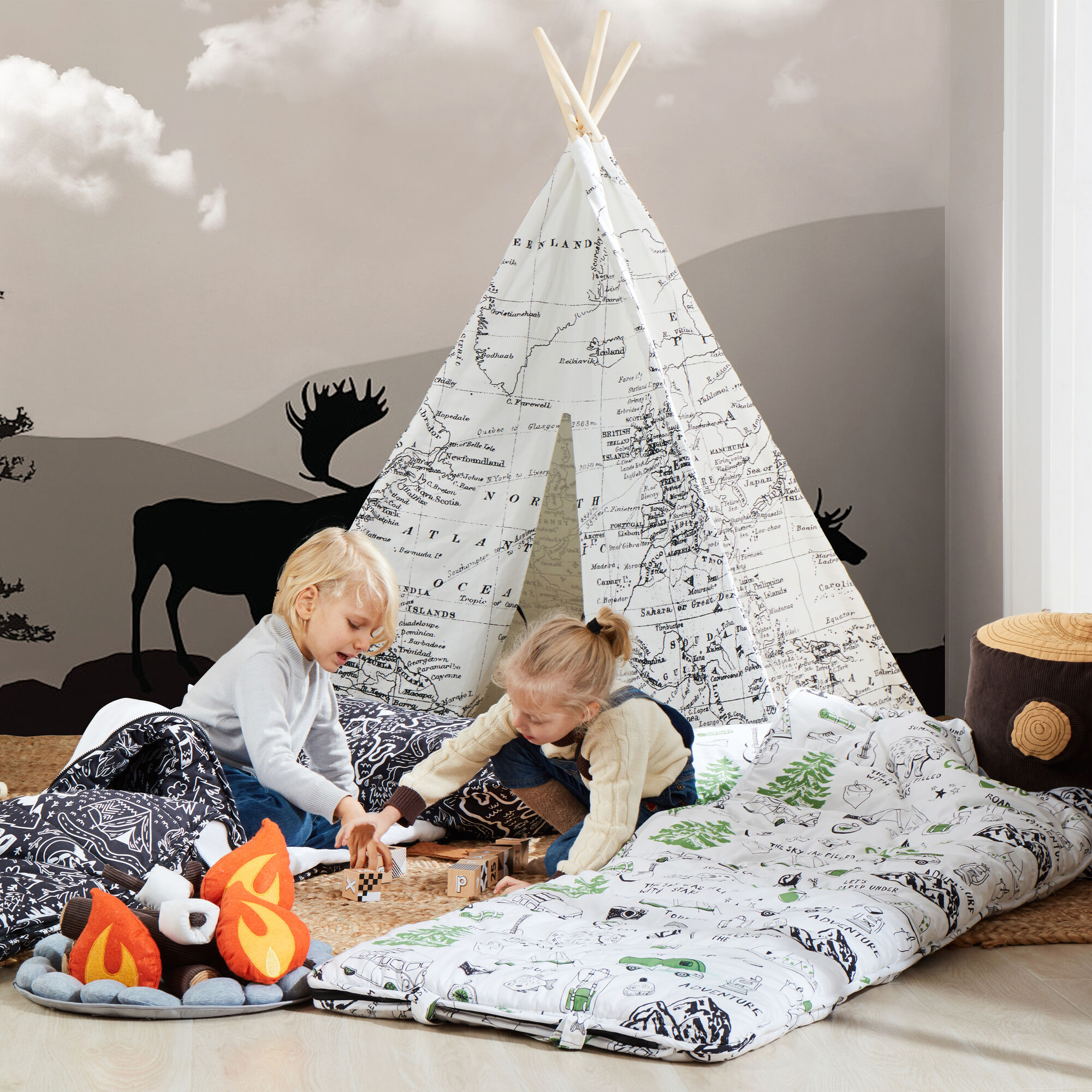 Sunny World Map Teepee Tent - Black/White