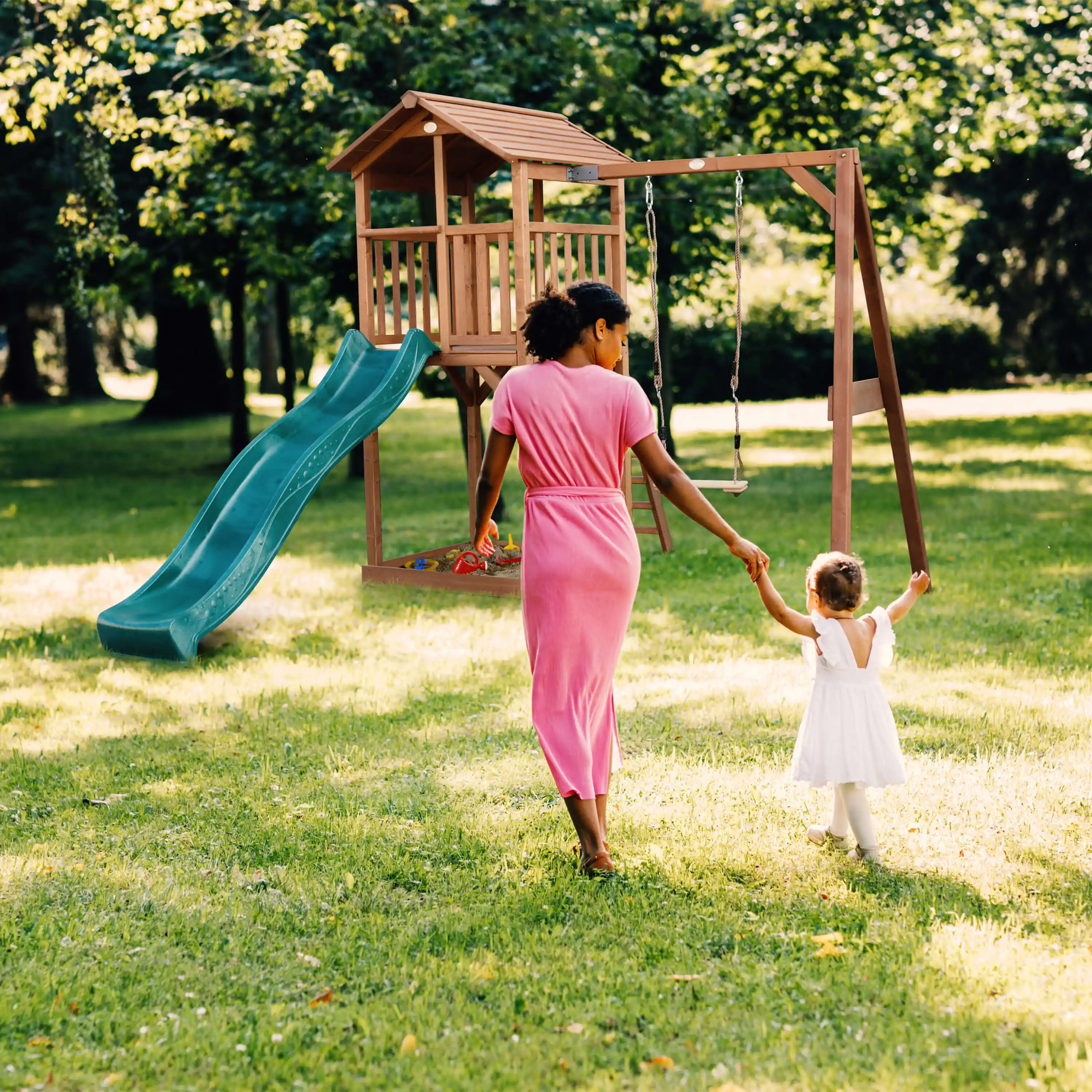 AXI Beach Tower with Single Swing Set Brown - Green Slide