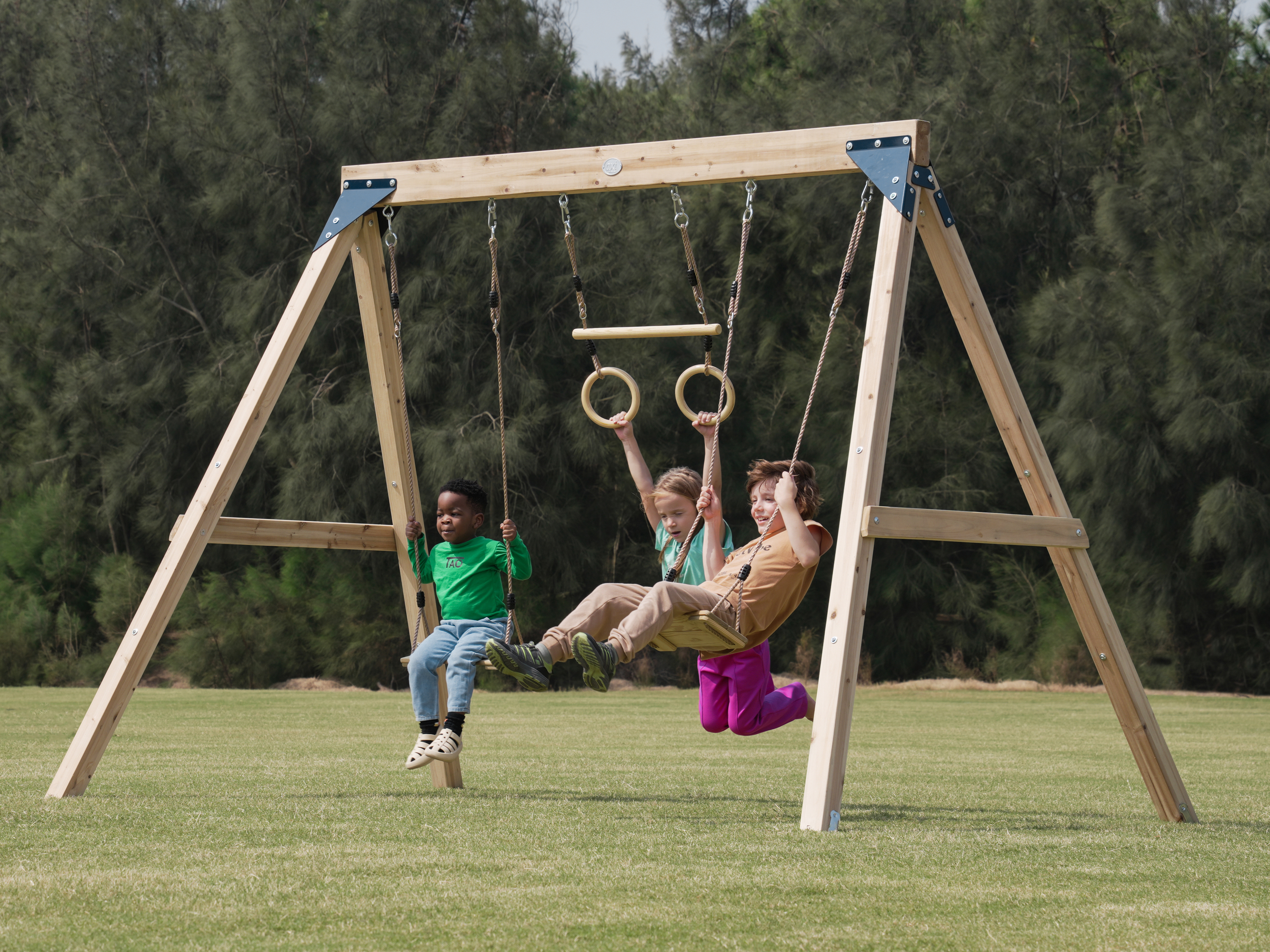 AXI Maya Double Swing Set with Trapeze