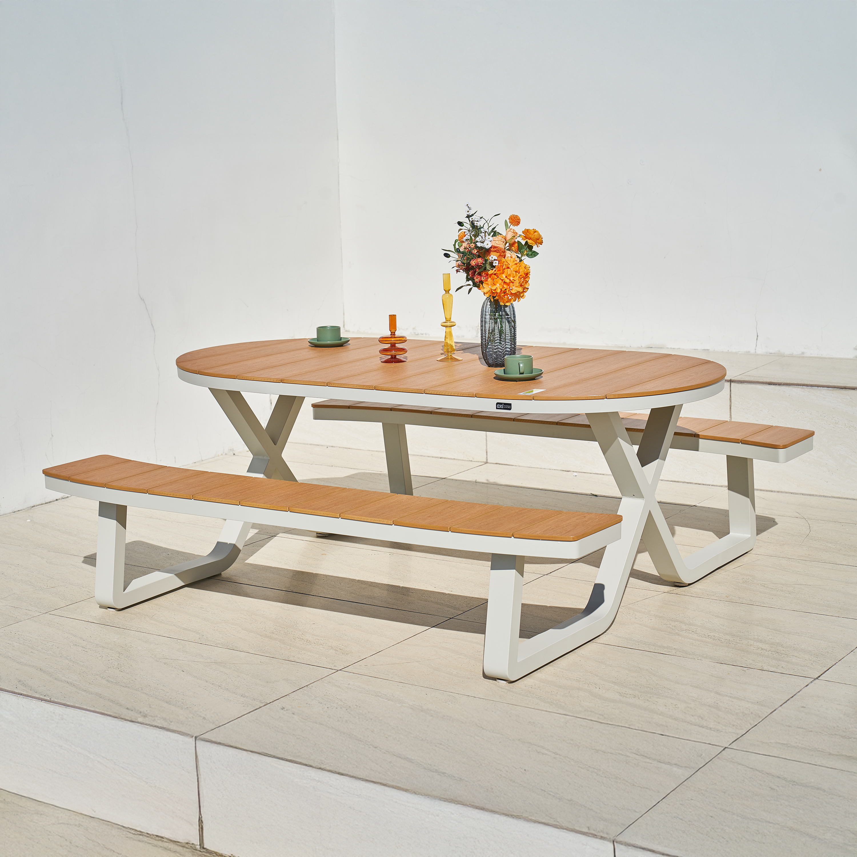 AXI Jax Picnic Table with 2 benches Oval – White/Teak-look Polywood