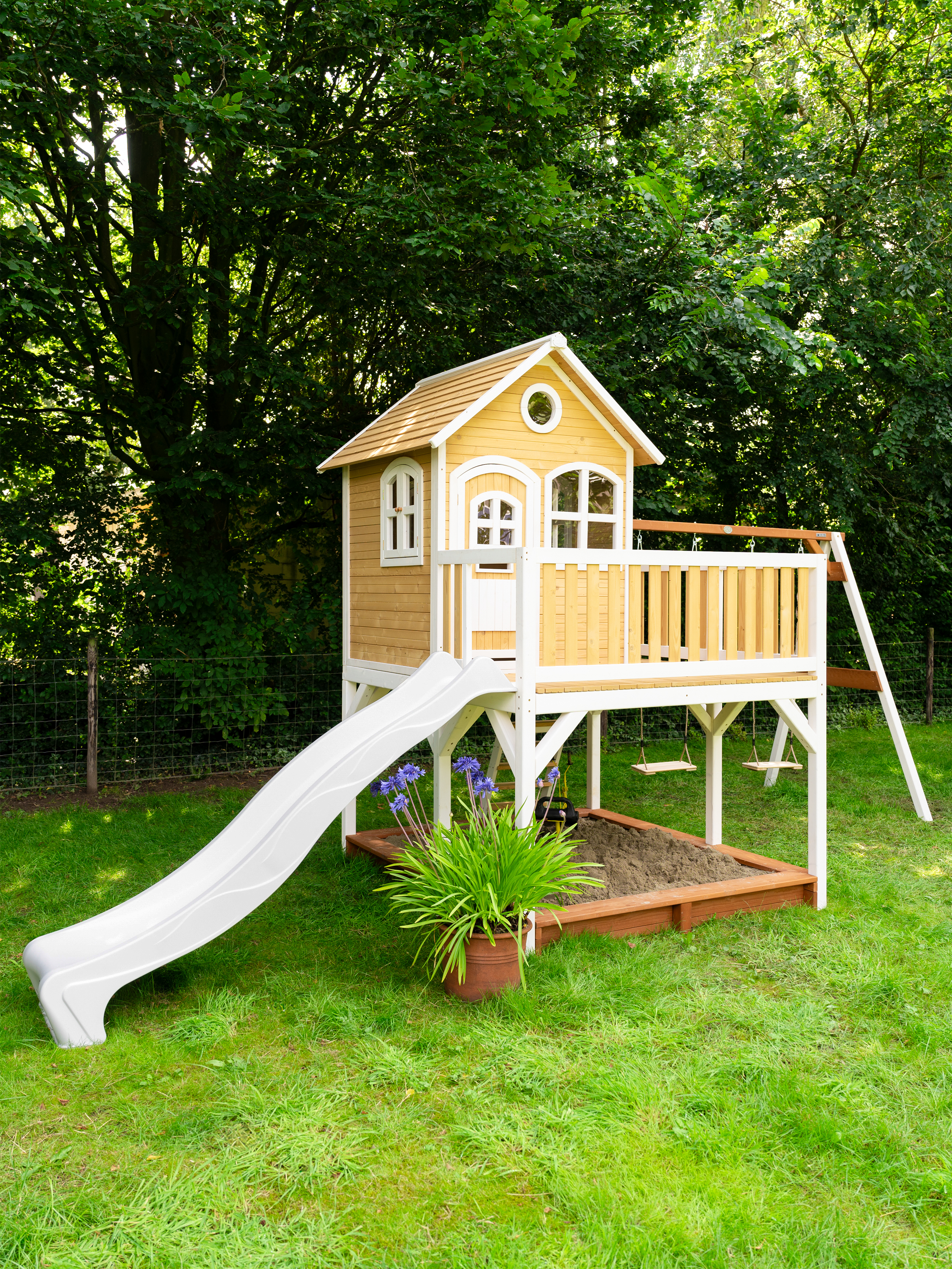 AXI Liam Playhouse with Double Swing Set Brown/White - White Slide