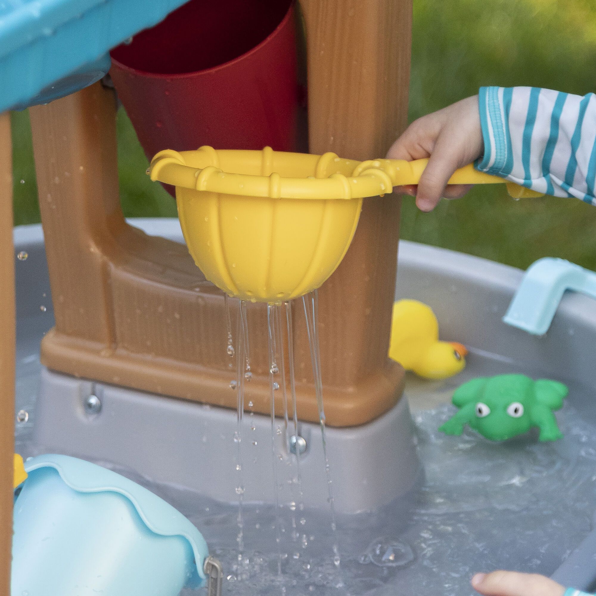 Step2 Rain Showers Splash Tub Water Table