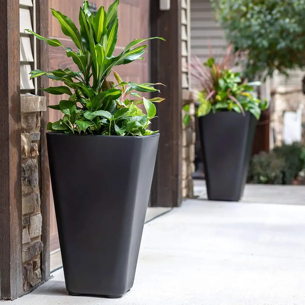 Step2 Bridgeview Flower Pot Large - Onyx Black