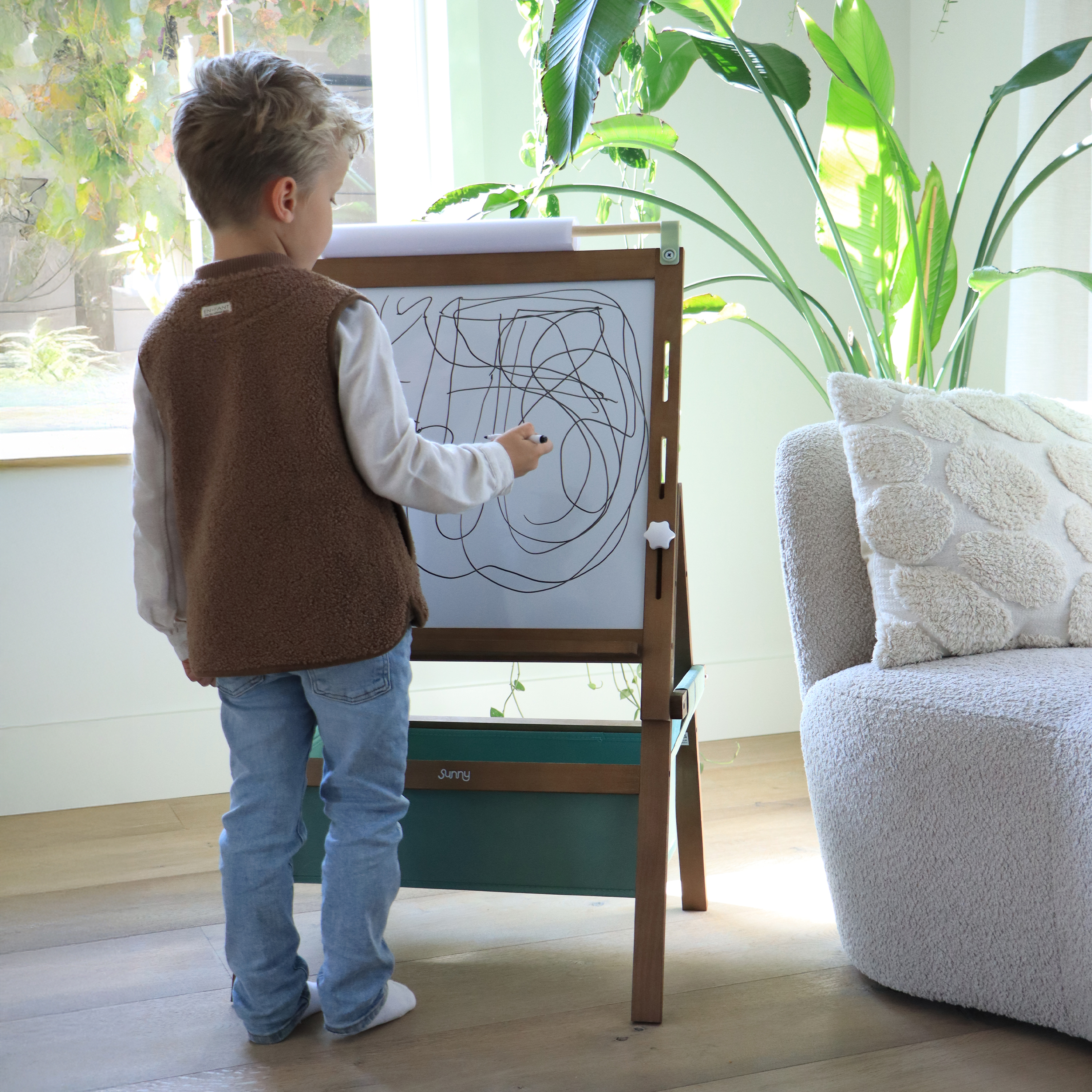 Sunny Lara Activity Easel – Dark Brown