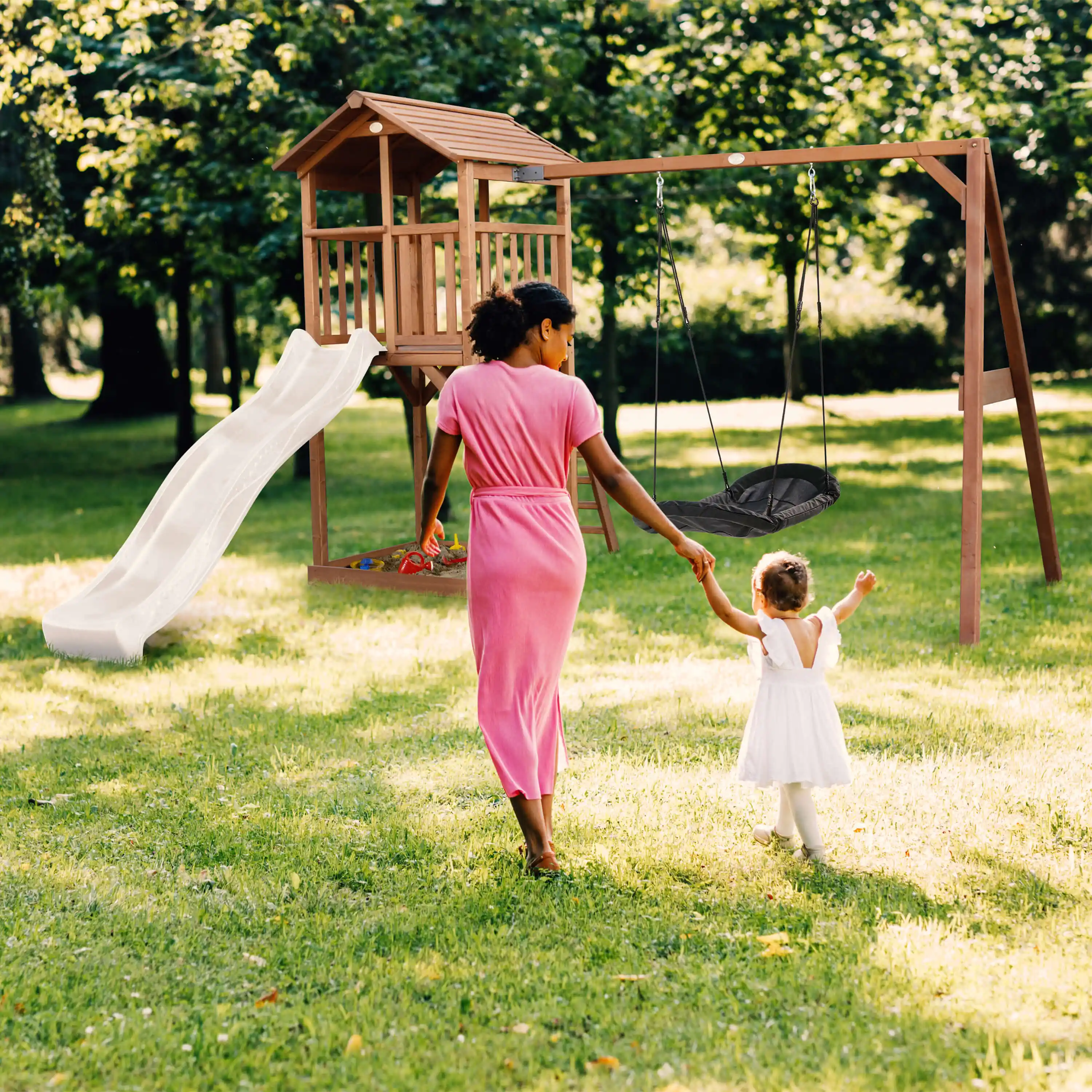 AXI Beach Tower with Roxy Nest Swing Set Brown - White Slide