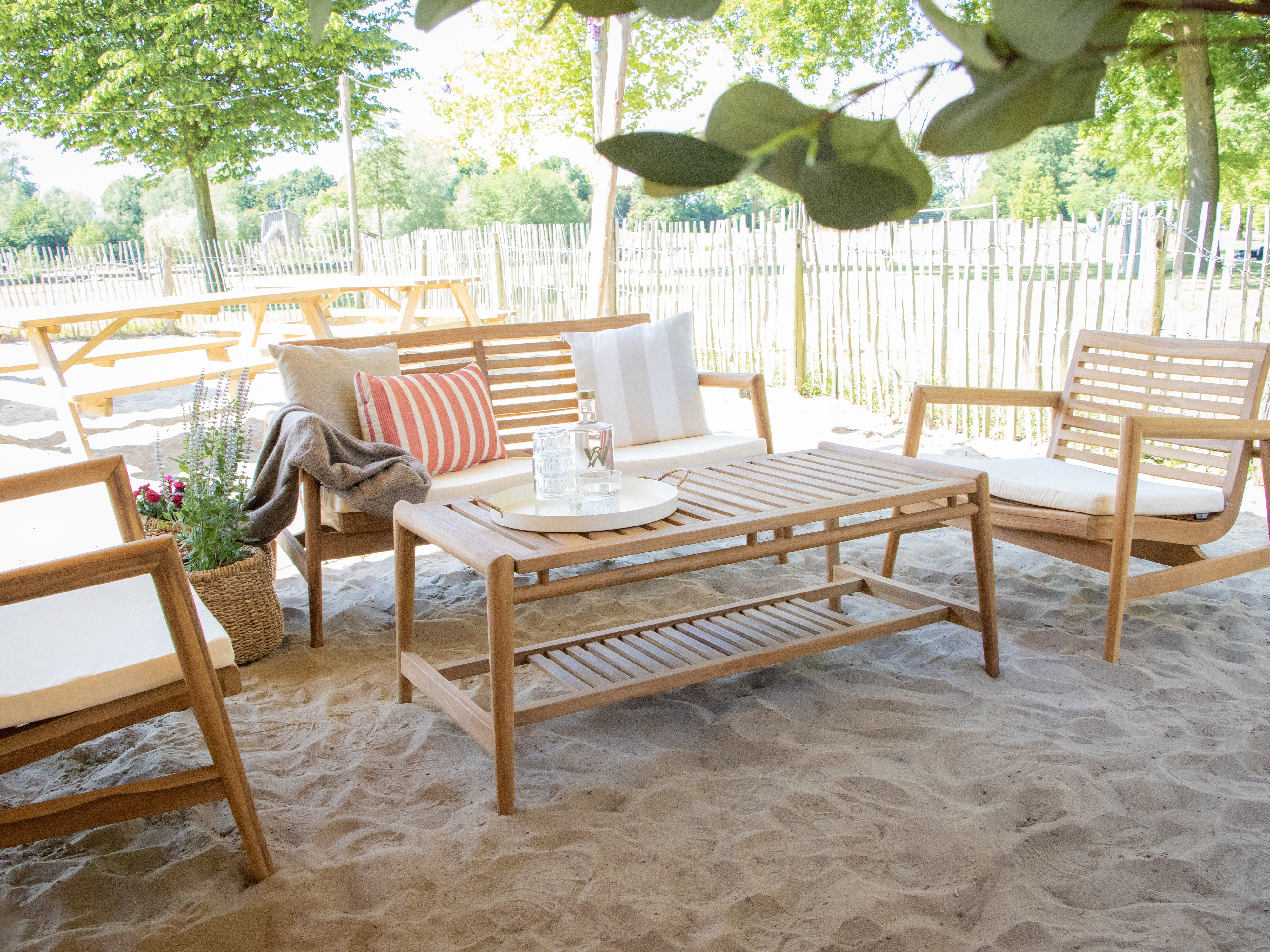 AXI June Lounge Set 4-piece with bench, table & 2 chairs - Teak/Cream-8720365066191 AXI June Lounge Set 4-piece with bench, table & 2 chairs - Teak/Cream