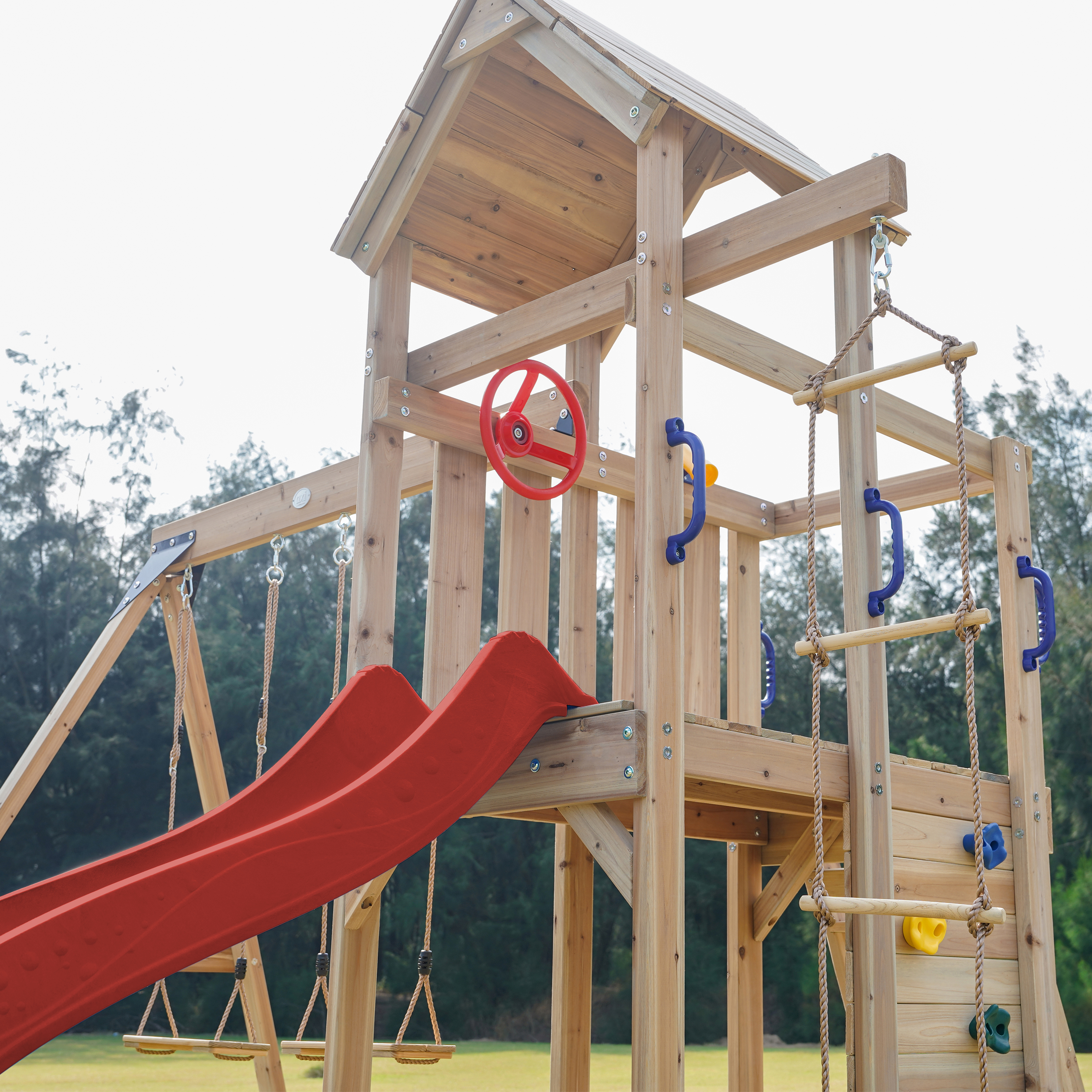 AXI Moos Speeltoestel met Dubbele Schommel en Touwladder Bruin – Rode Glijbaan -8720365064500 AXI Moos Speeltoestel met Dubbele Schommel en Touwladder Bruin – Rode Glijbaan
