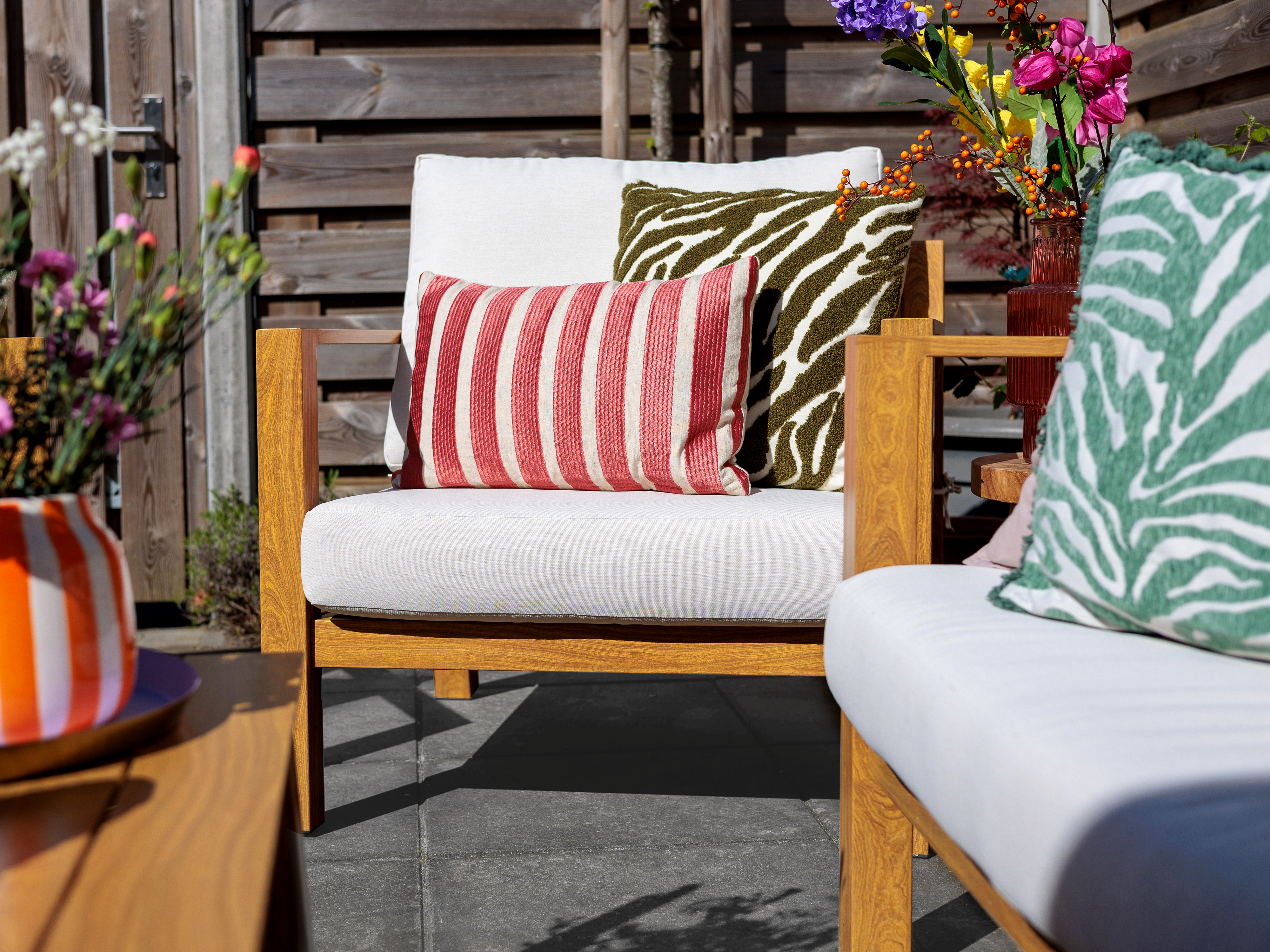 AXI Orla 4-piece Lounge Set with bench. table and 2 chairs - Wood-look/Beige