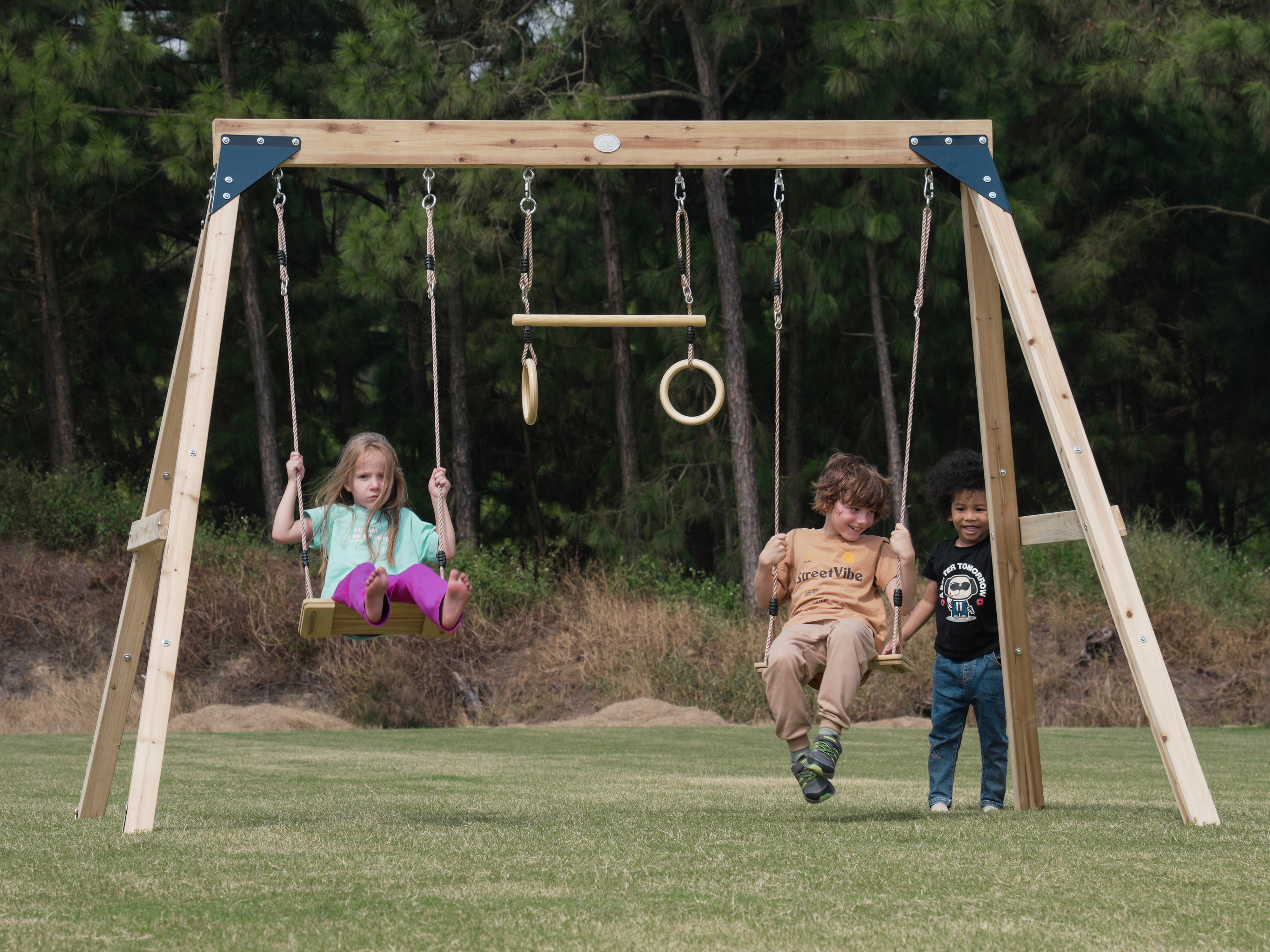 AXI Maya Double Swing Set with Trapeze