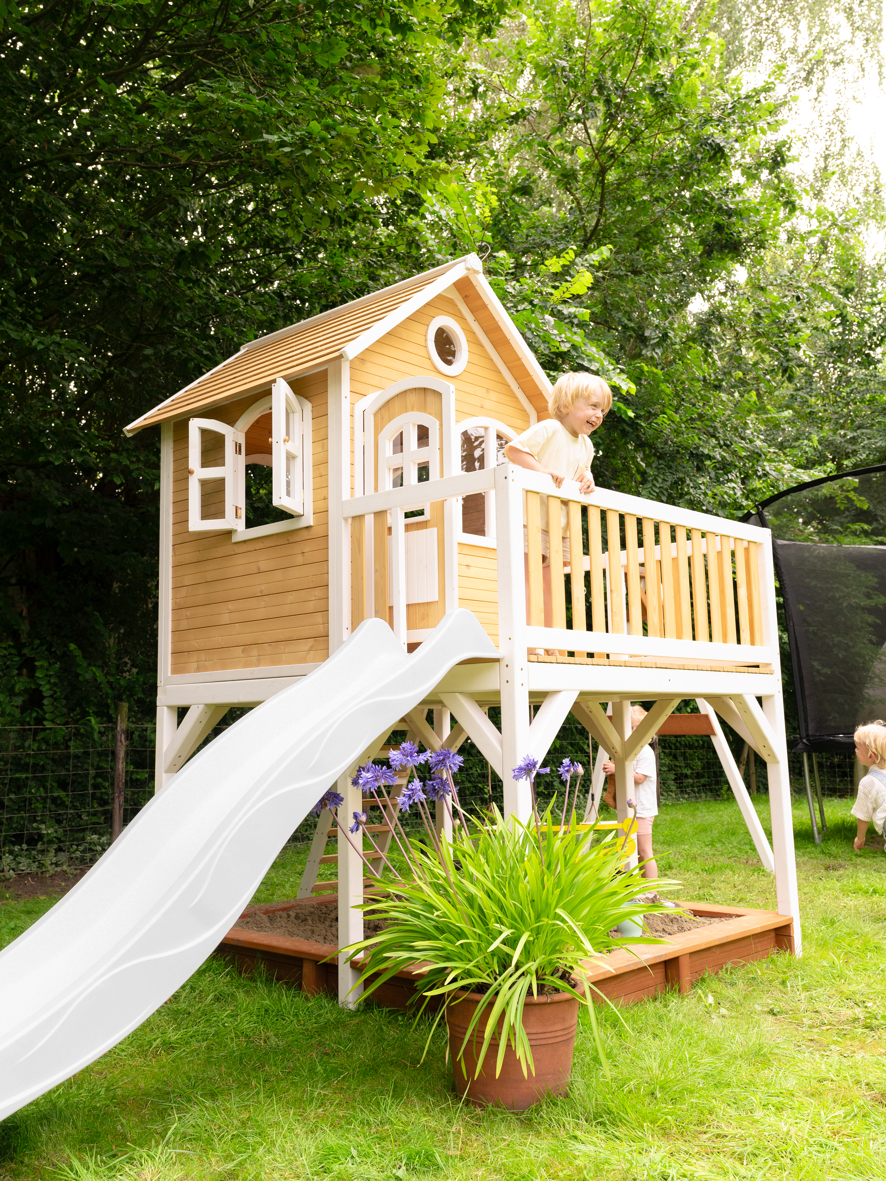 AXI Liam Playhouse with Double Swing Set Brown/White - White Slide