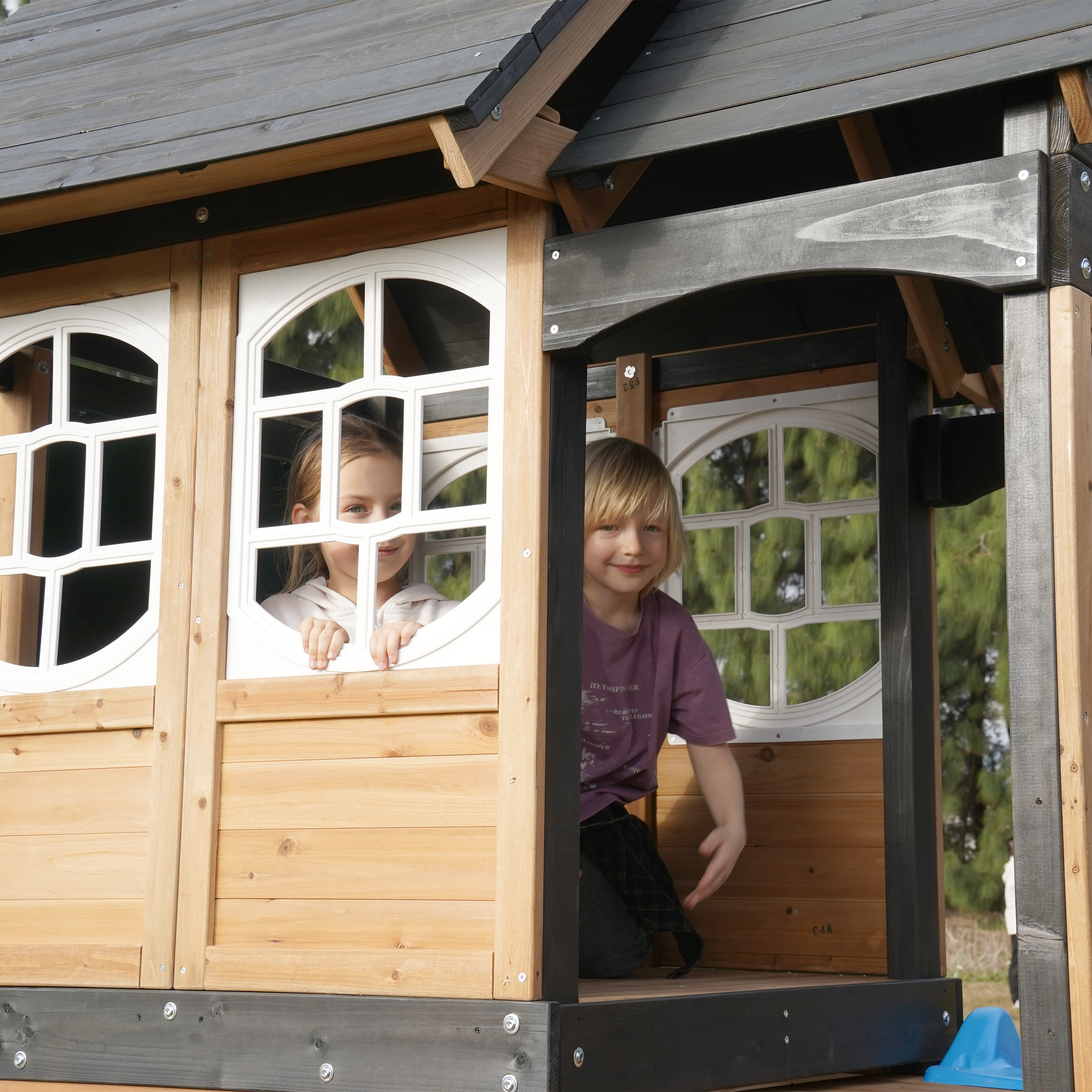 AXI Noud Climbing Frame with Playhouse, Swings, Trapeze and Climbing Wall – Green Slide and Tube Slide