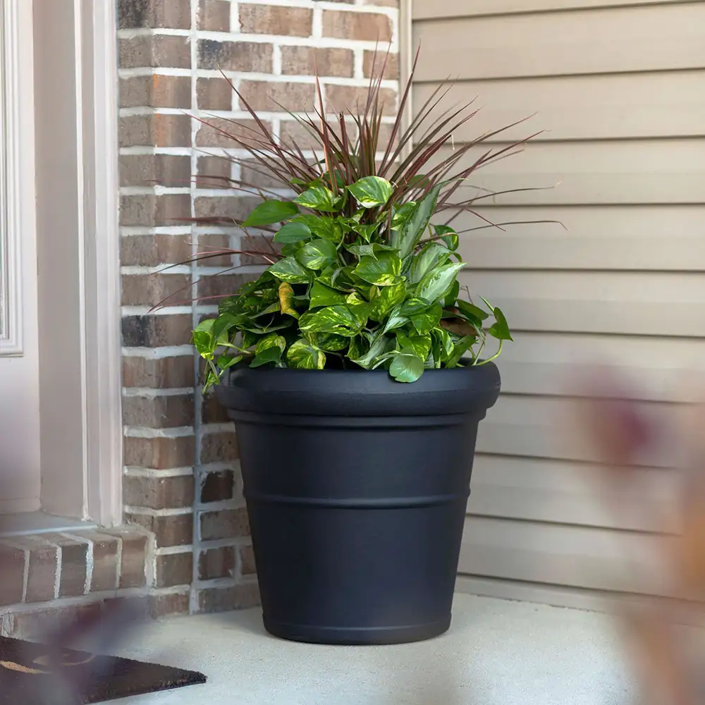 Step2 Claremont Flower Pot - Onyx Black