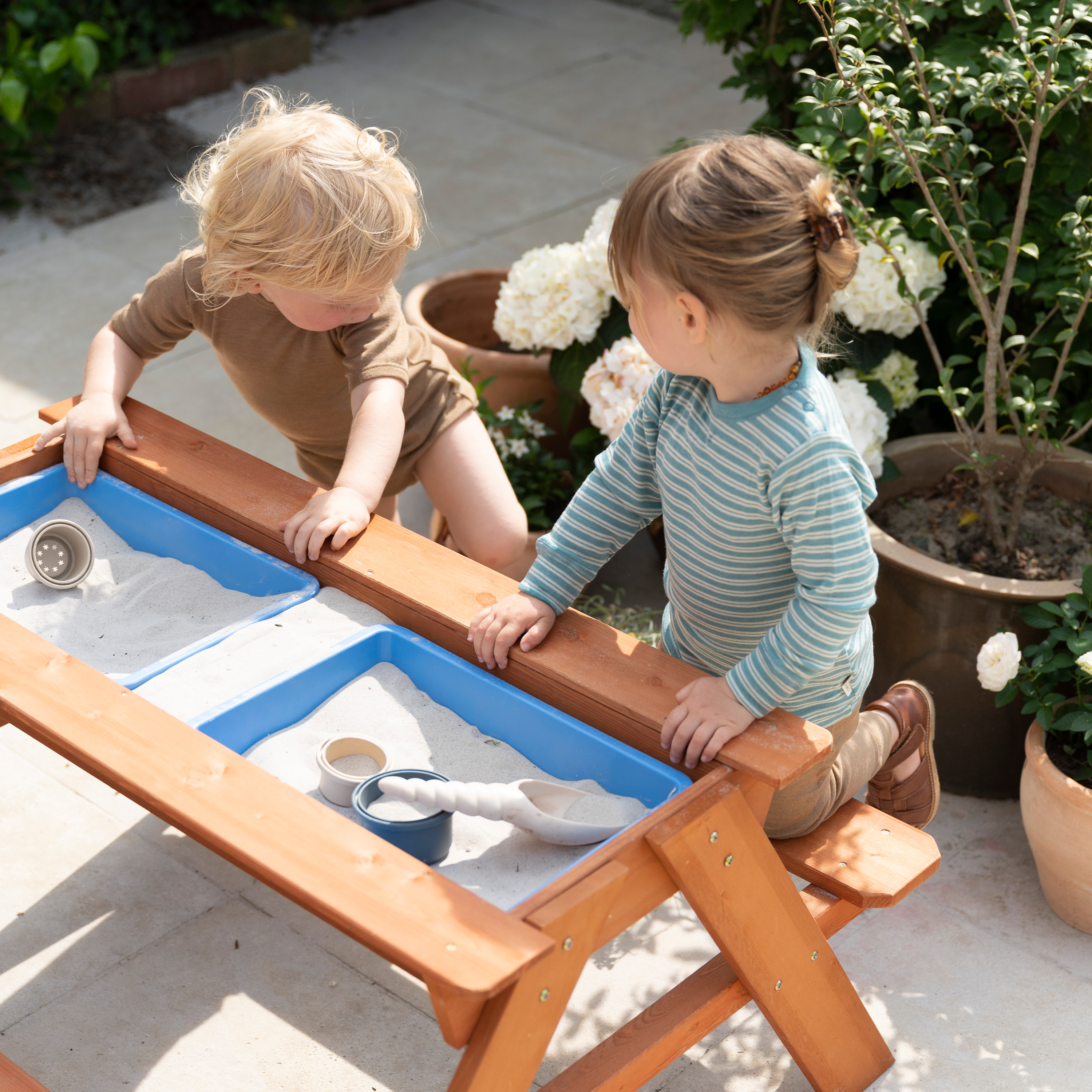 Sunny Dave Sand & Water Picnic Table - Brown