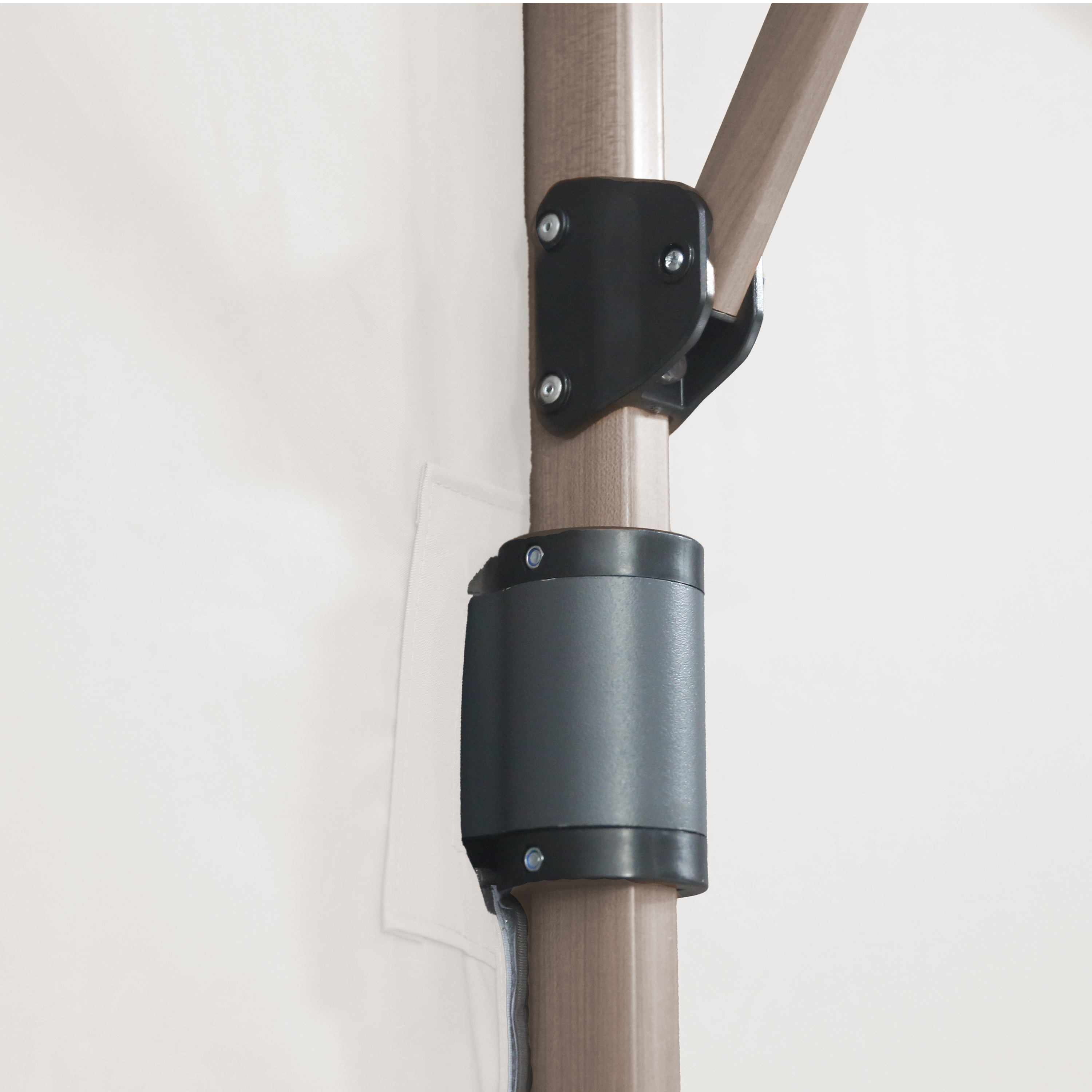 AXI Alina Cantilever Parasol 300x300cm Oak-look /Beige