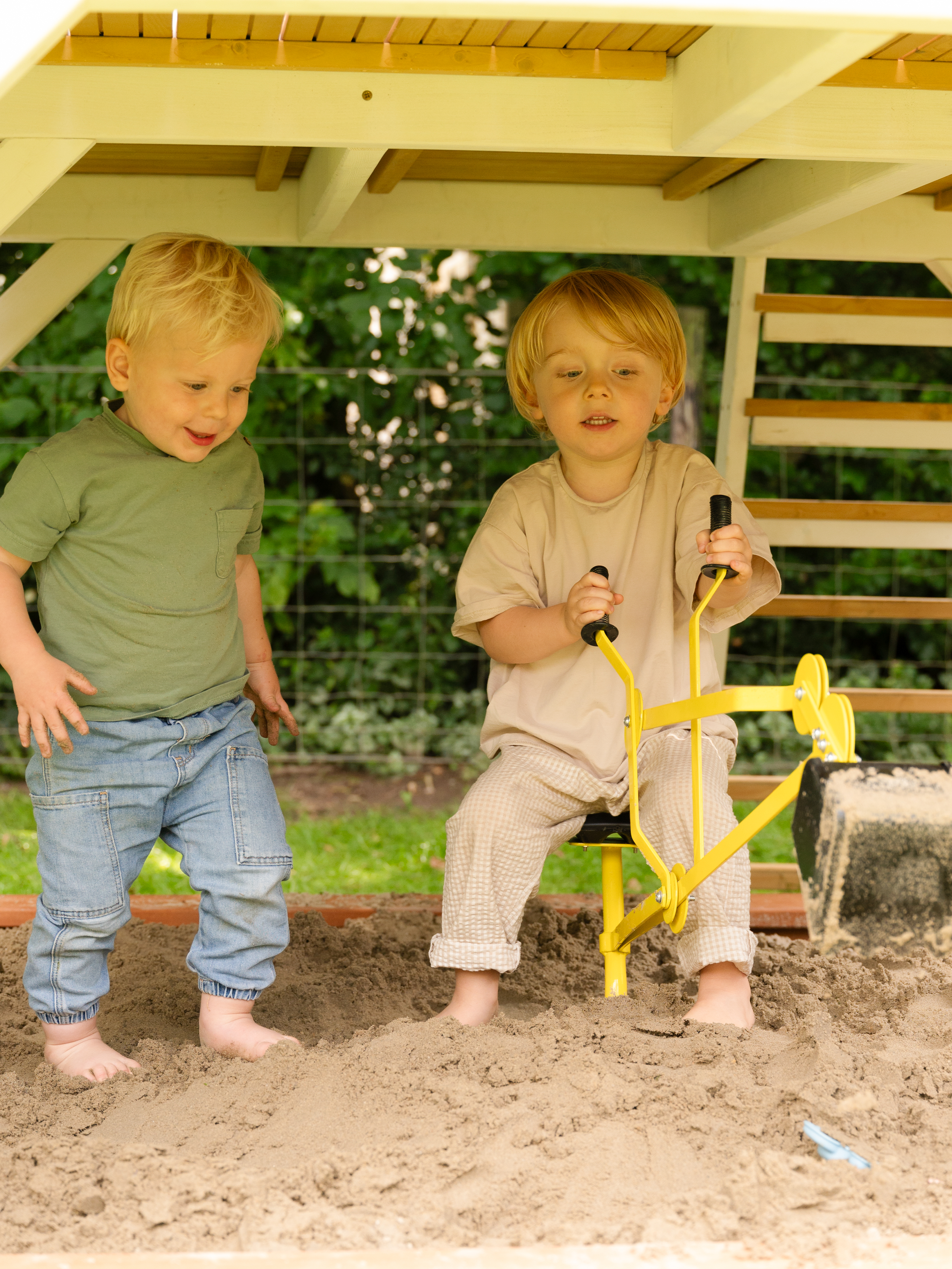 AXI Justin the Sand Digger for the Sandbox - Yellow/Black