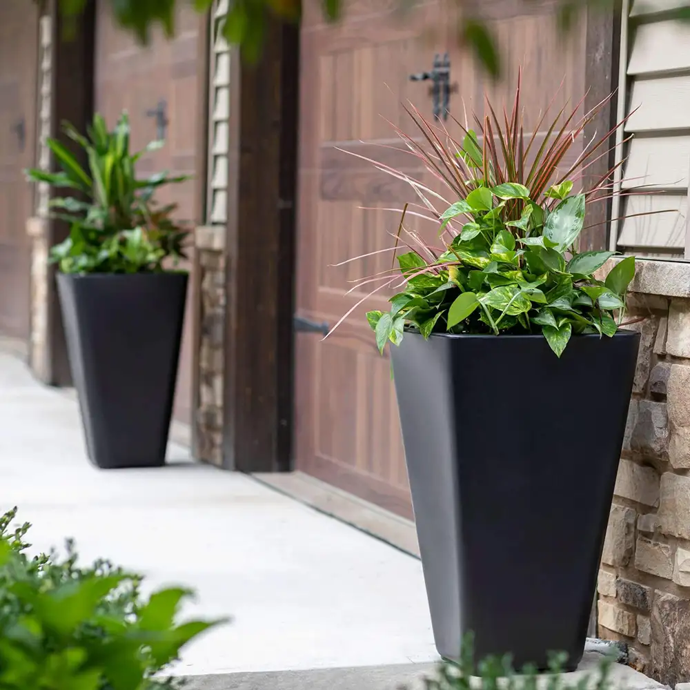 Step2 Bridgeview Flower Pot Large - Onyx Black