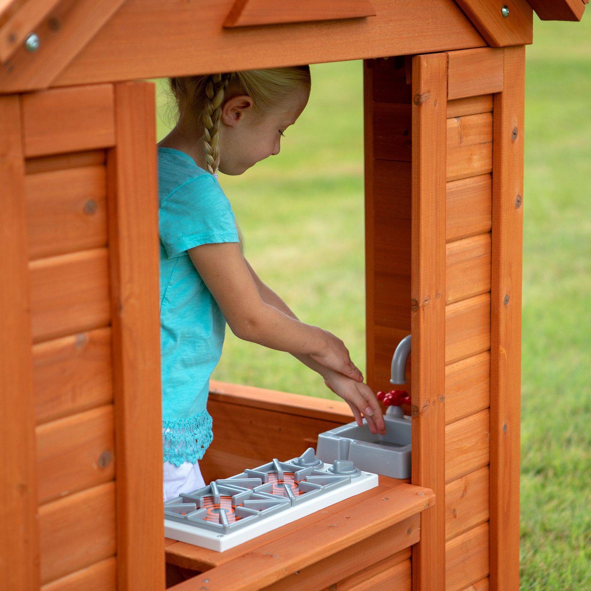 Backyard Discovery Timberlake Playhouse