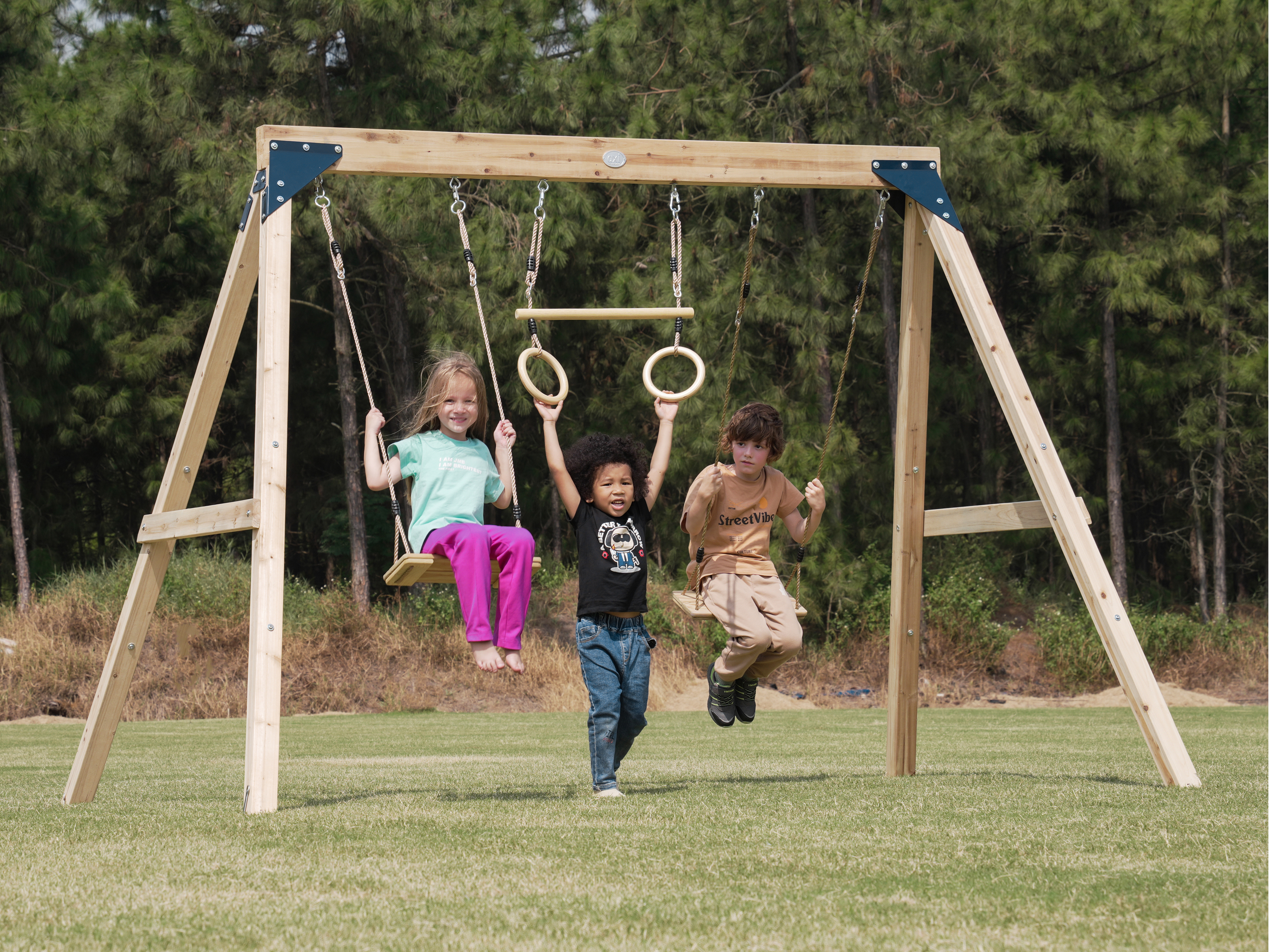 AXI Maya Double Swing Set with Trapeze