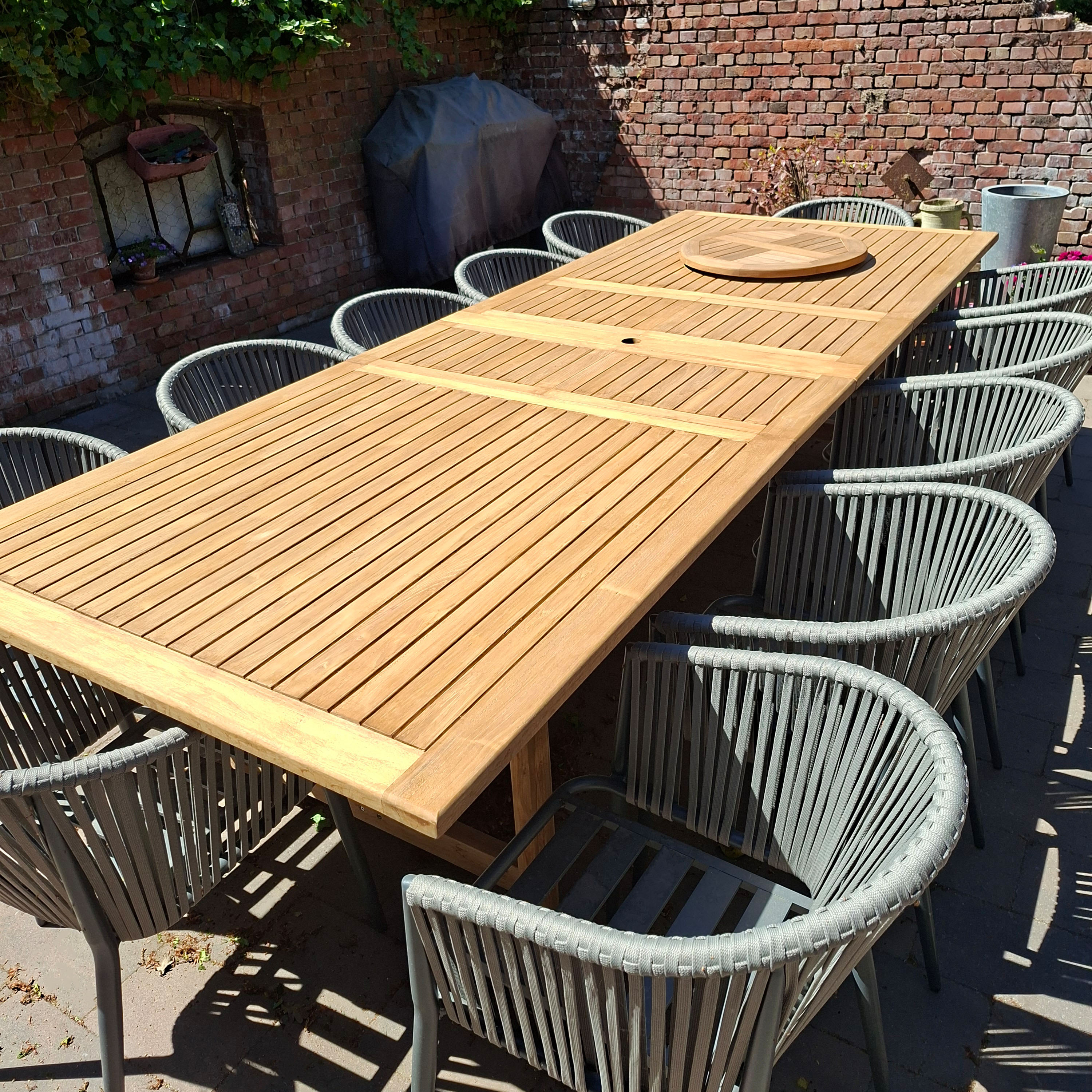 AXI Raisa Teak Rectangular Extendable Garden Table 240 – 320 cm