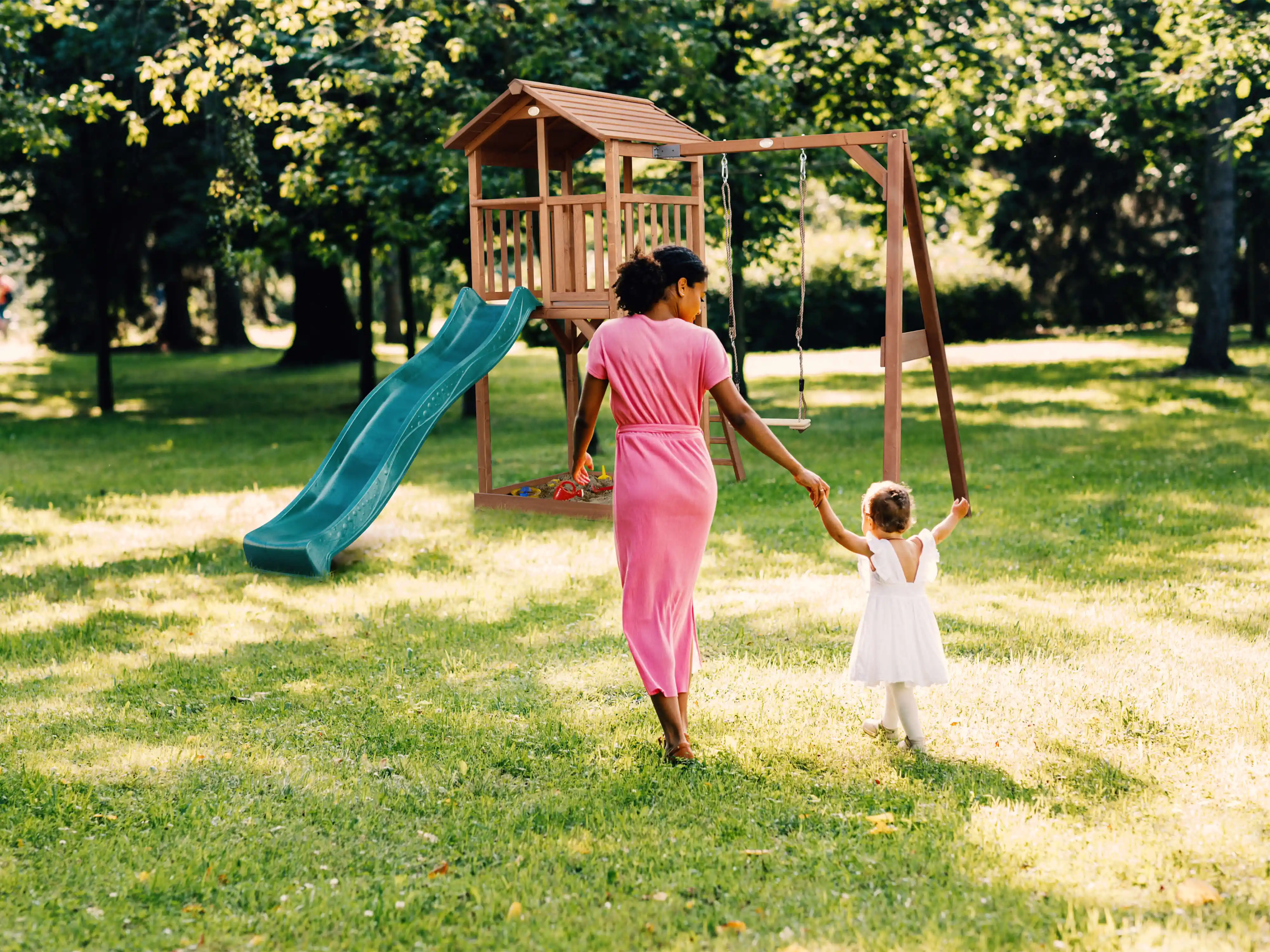 AXI Beach Tower with Single Swing Set Brown - Green Slide